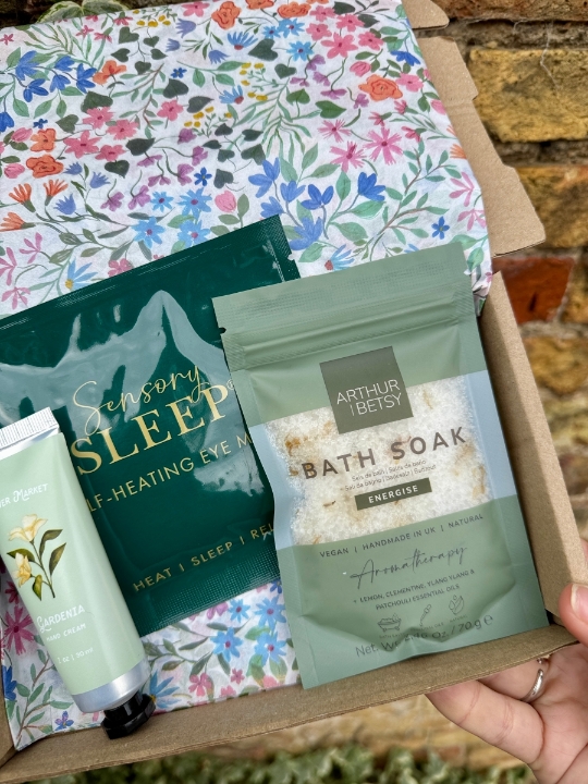 Gardenia Treat Box